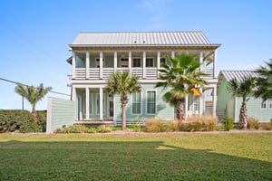 Extra Large Side Yard for Playtime