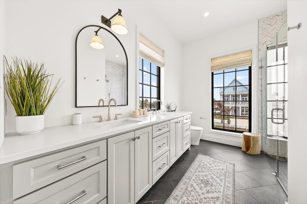 Primary King Bathroom, 2nd Floor