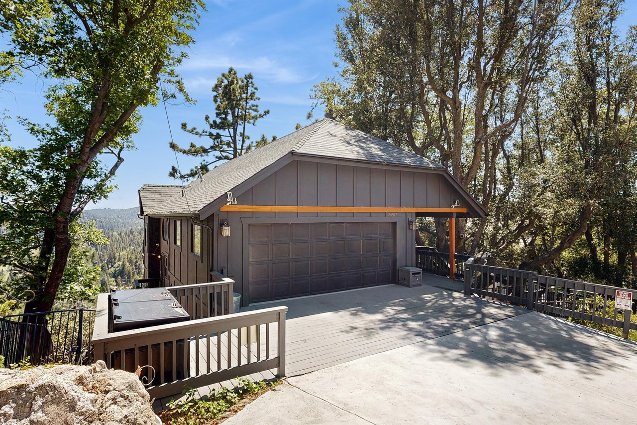 Front entrance and driveway parking.