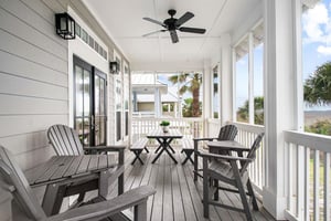 Screened in Balcony, 2nd Floor