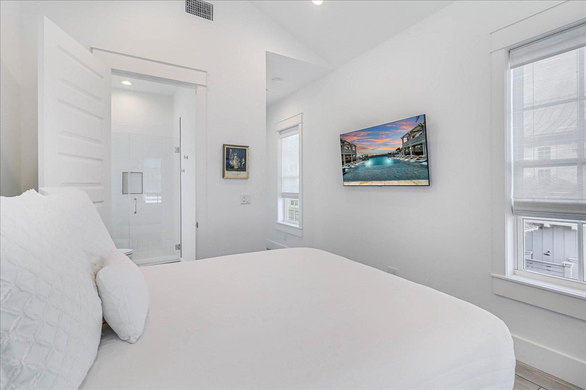 MotherInLaw Suite, 2nd Floor