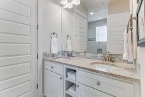 Shared Bathroom, 1st Floor