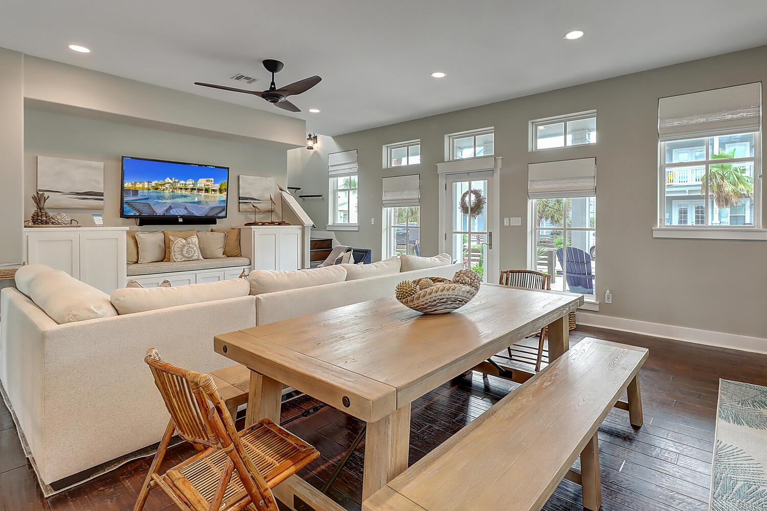 1st Floor, Dining Area