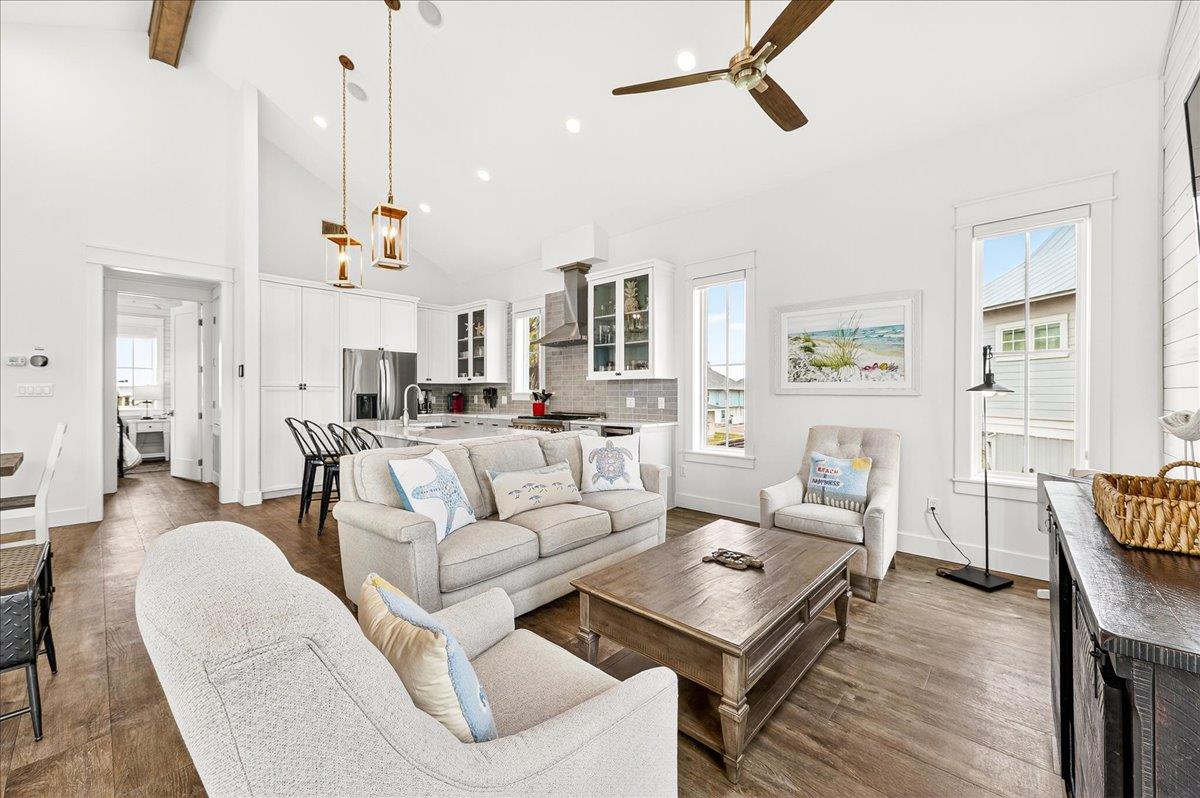2nd Floor, Living Room