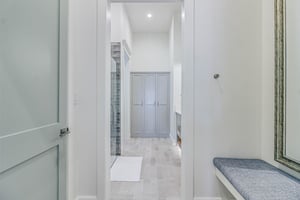 Second King Bathroom, 1st Floor