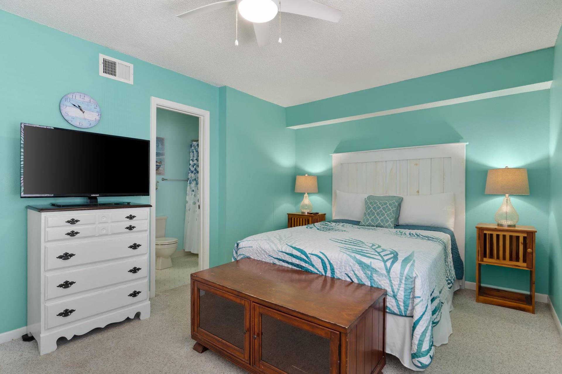 Guest Bedroom 1 Queen