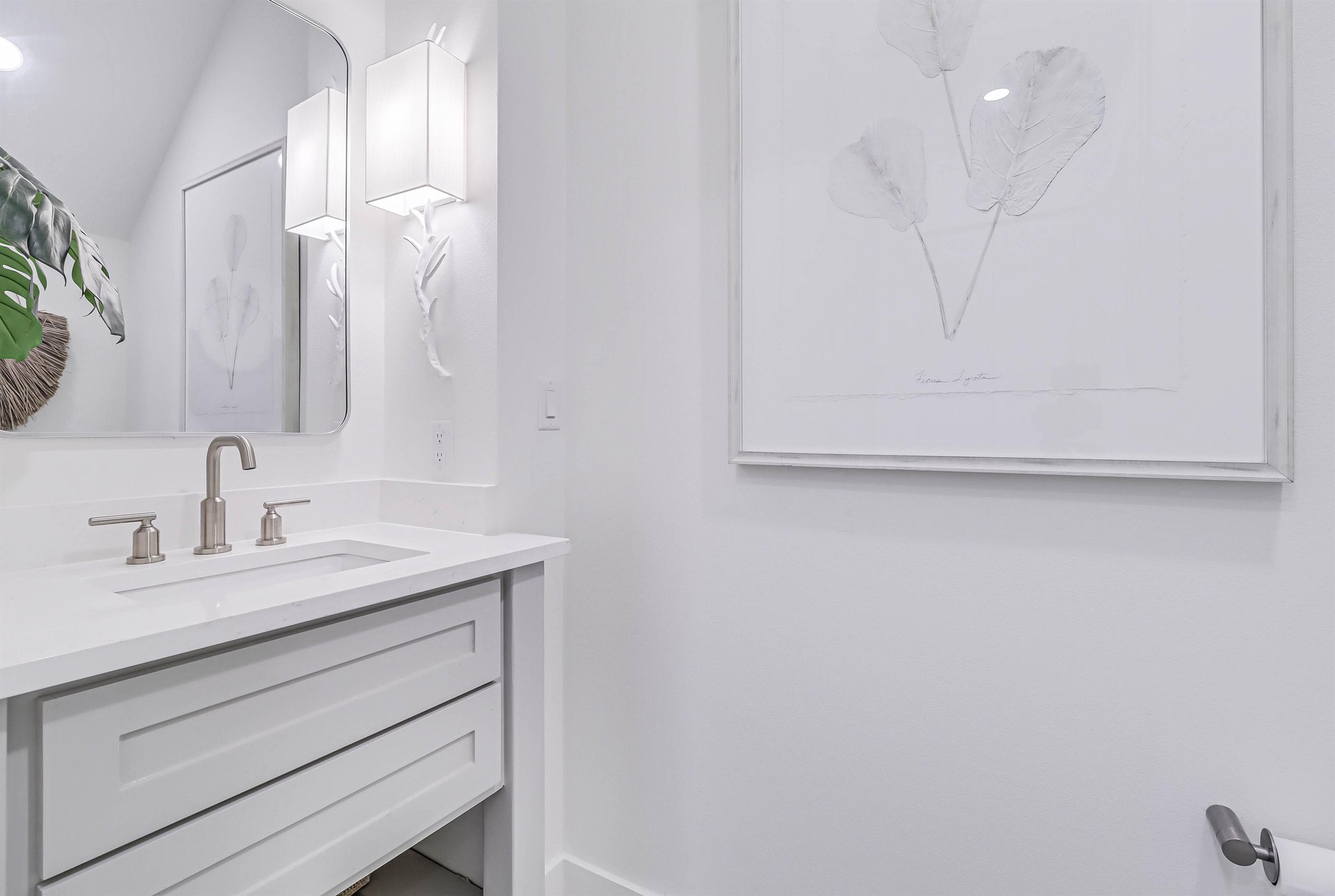 Powder Room, 1st Floor