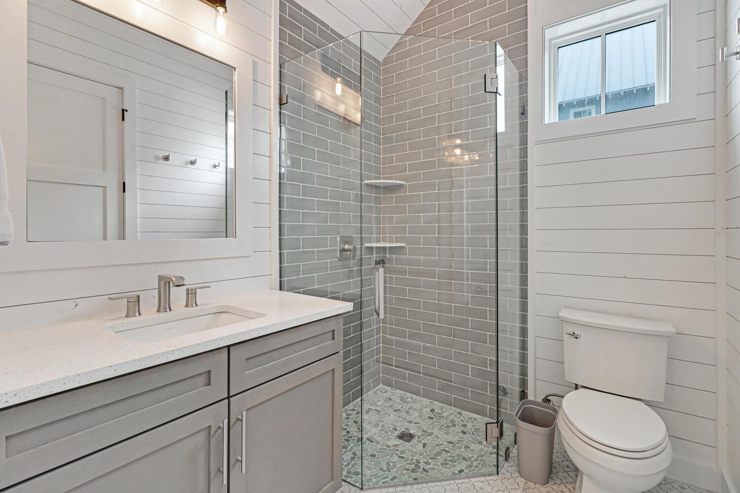 Shared Bathroom, 1st Floor