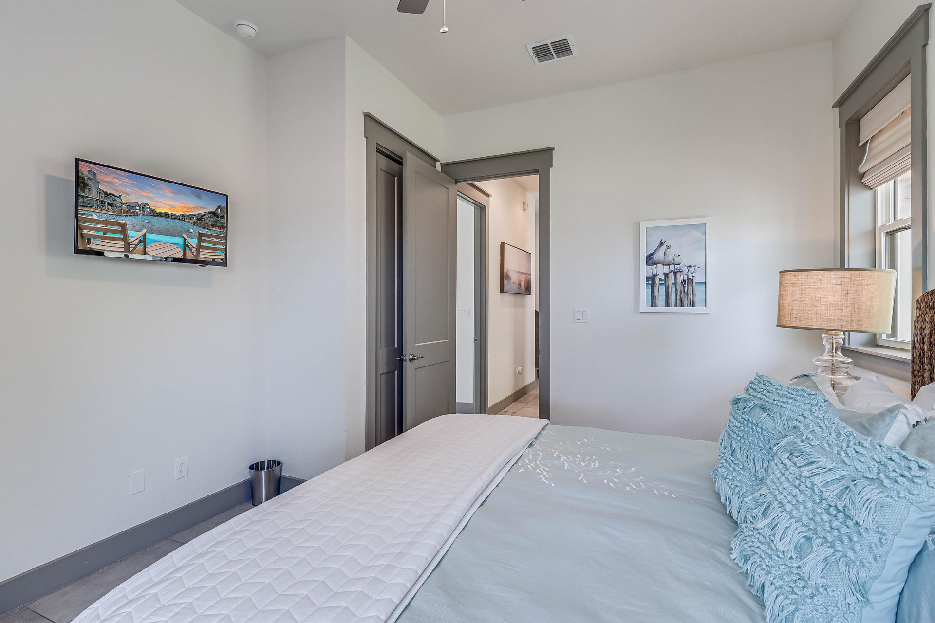 King Bedroom, 1st Floor