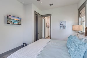 King Bedroom, 1st Floor