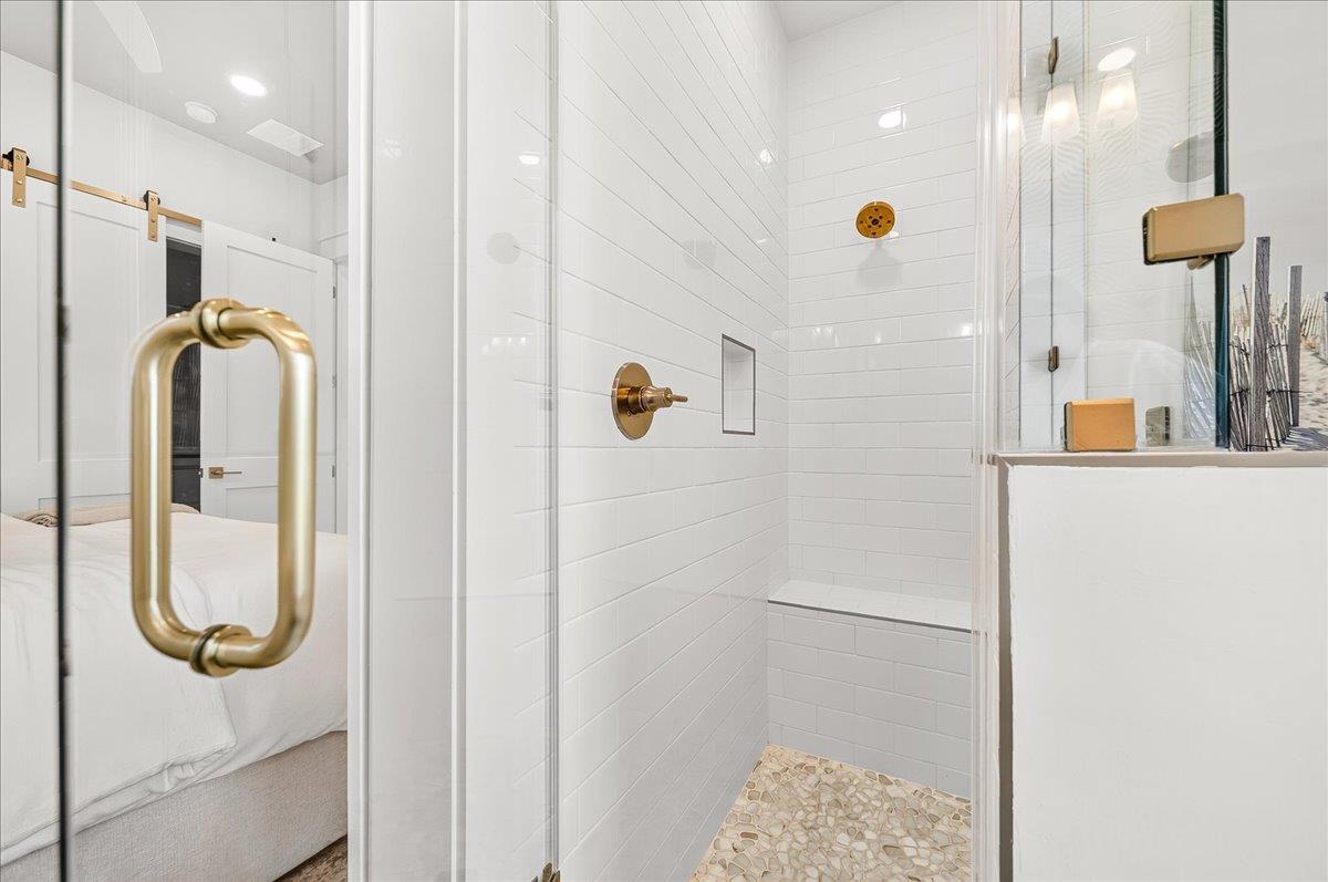 1st Floor, First King Bathroom