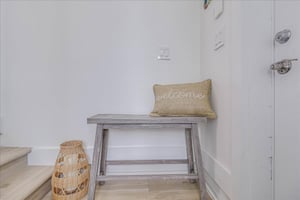 Hallway Seating, 1st Floor