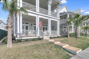 Enclosed Lakeside Patio  Private Path to the Boardwalk