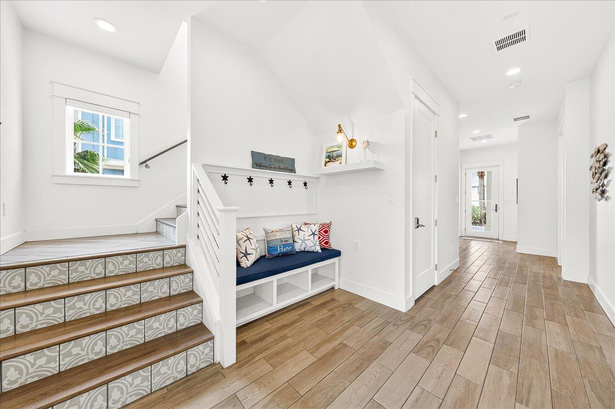 1st Floor, Foyer