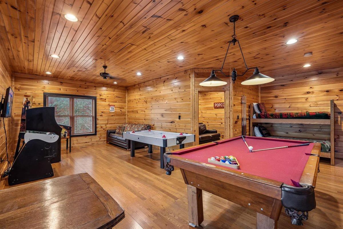 09Recreation Room