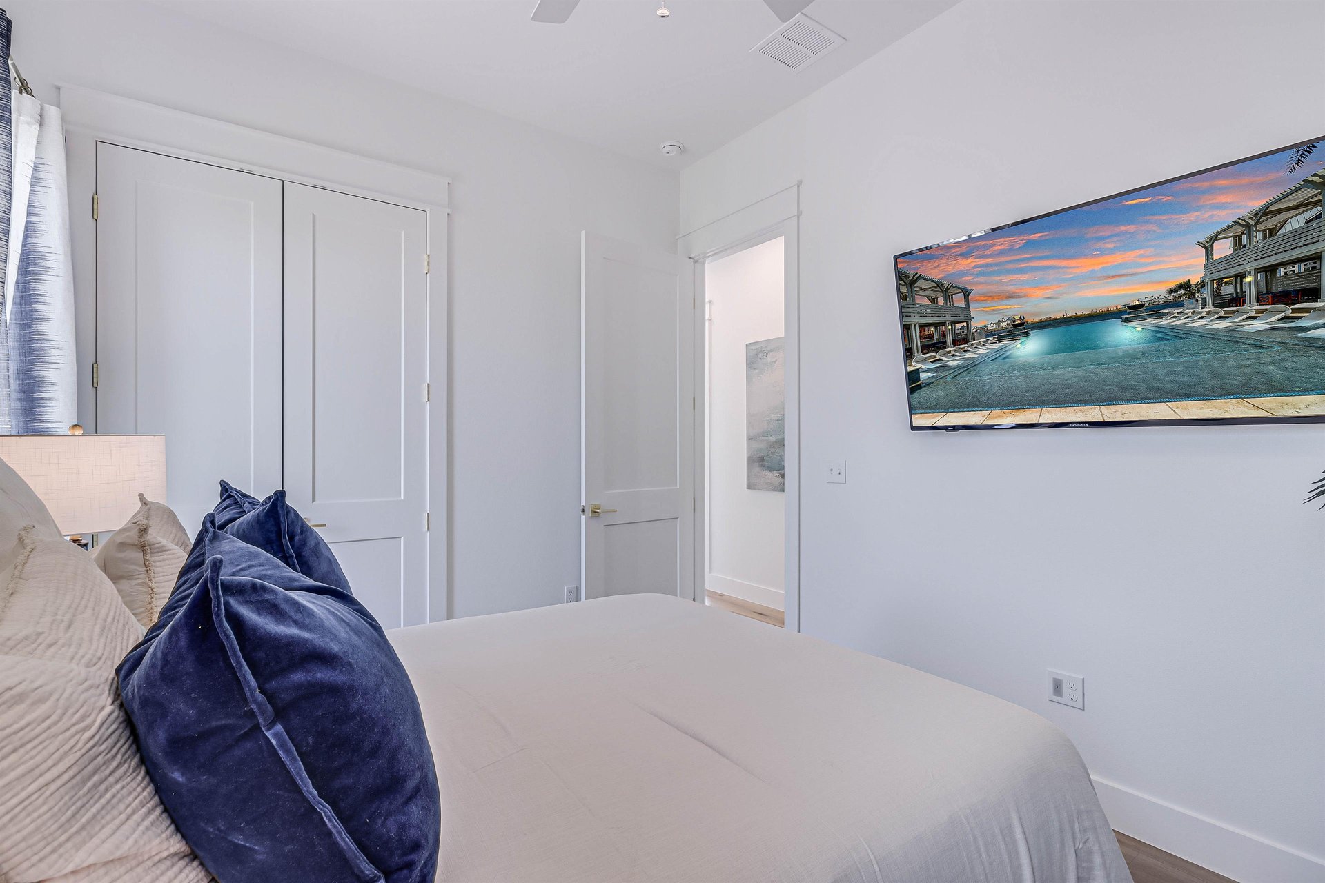 Queen Bedroom, 2nd Floor