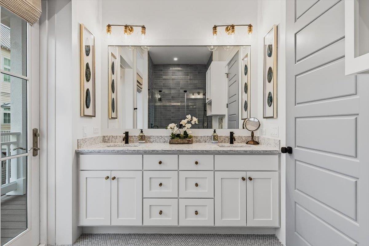 3nd King Ensuite, 2nd Floor