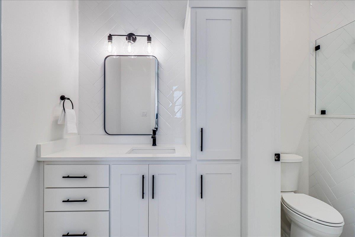 Ensuite Bathroom, 1st Floor