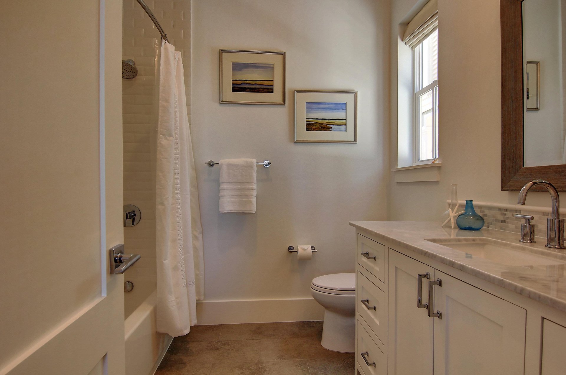 First Floor King Bathroom