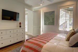 King Bedroom, 1st Floor