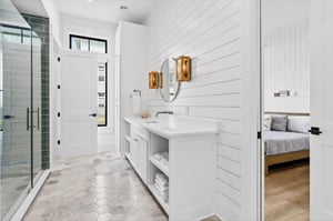 2nd King Bathroom, 1st Floor