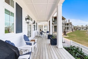 Outdoor Dining with Park View