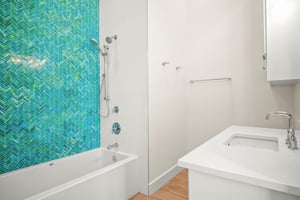 3rd Floor, Second King Bathroom