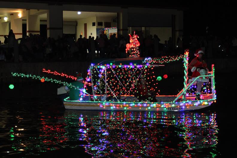 eventsportaransastexaslightedboatparadechristmaswatermarinasantamusiccarolsholiday_7190A7135056A36A062C8923071779E7_719100185 eventsportaransastexaslightedboatparadechristmaswatermarinasantamusiccarolsholiday_7190A7135056A36A062C8923071779E7_719100185