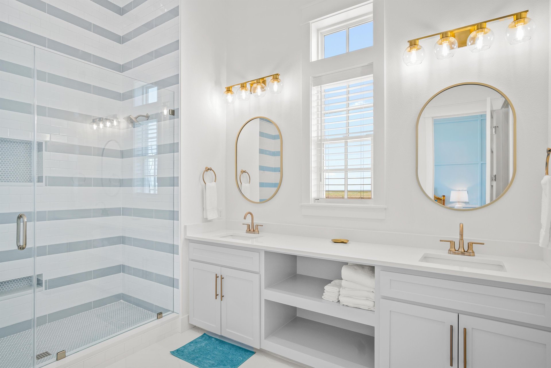 Primary King Bathroom, 2nd Floor