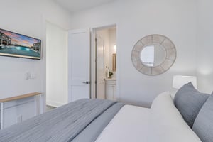 Ensuite Queen Bedroom, 1st Floor