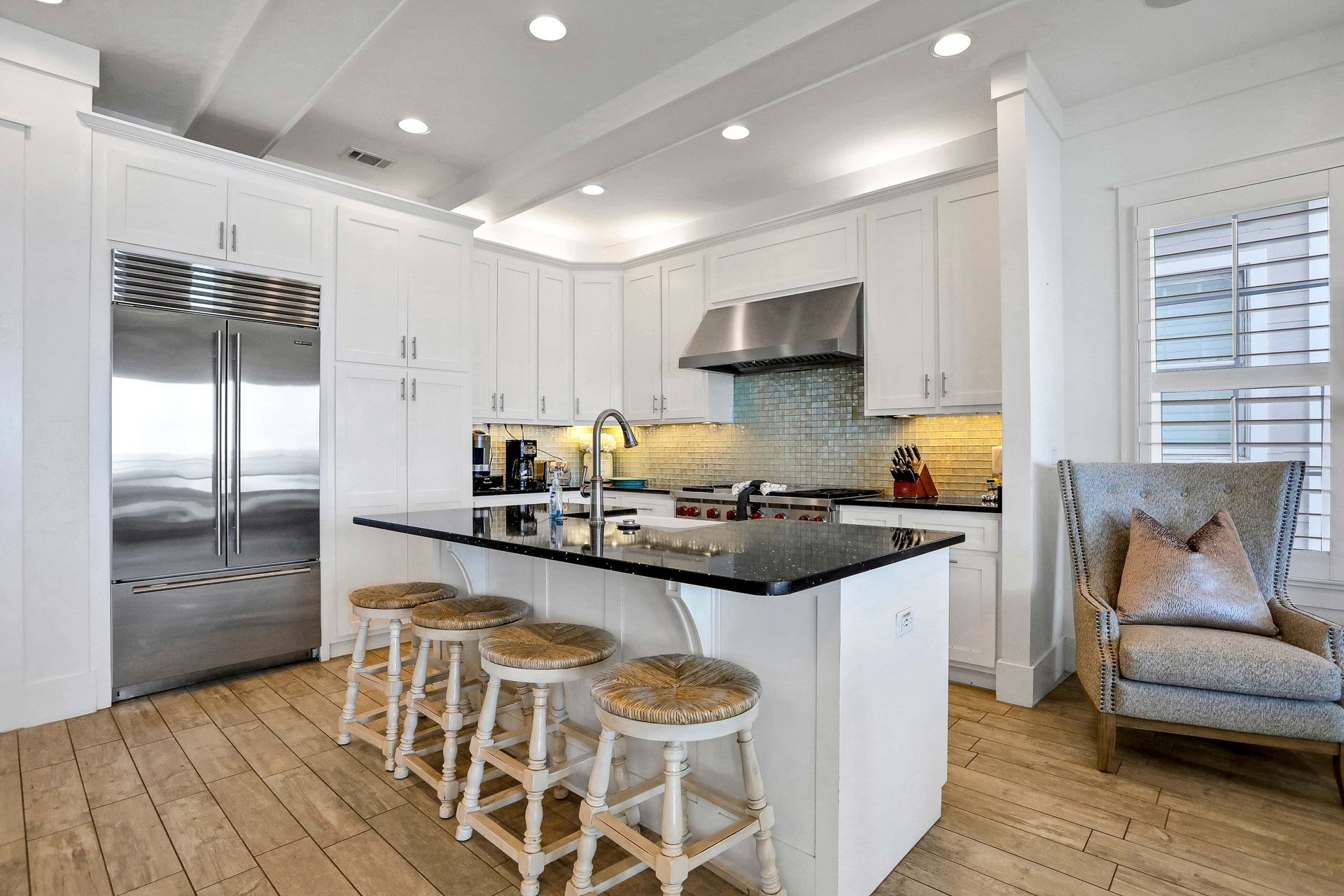 Tiffanys Beach Club 10