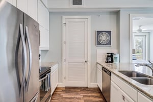 Full Kitchen with Laundry Closet