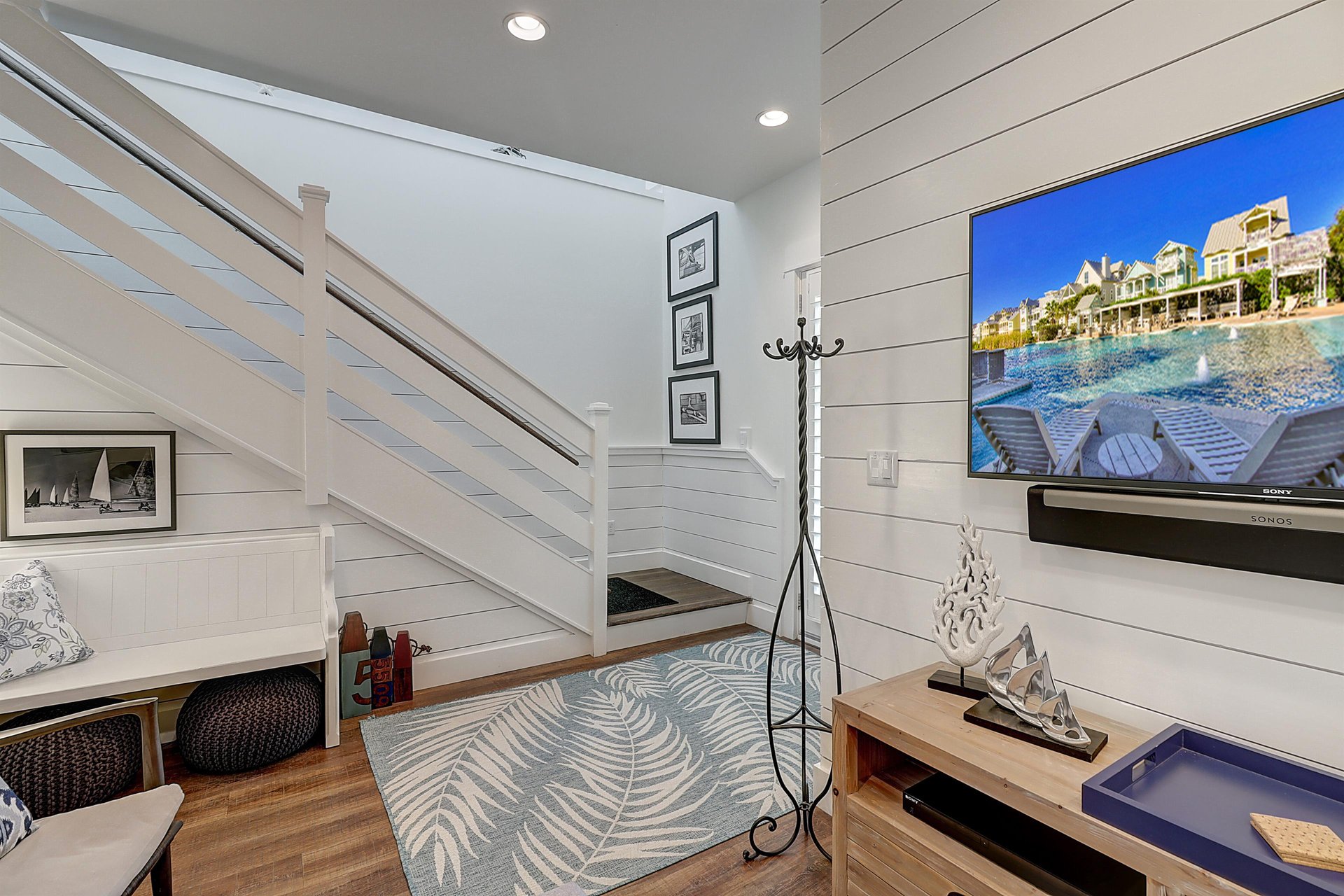 Living Area, 1st Floor