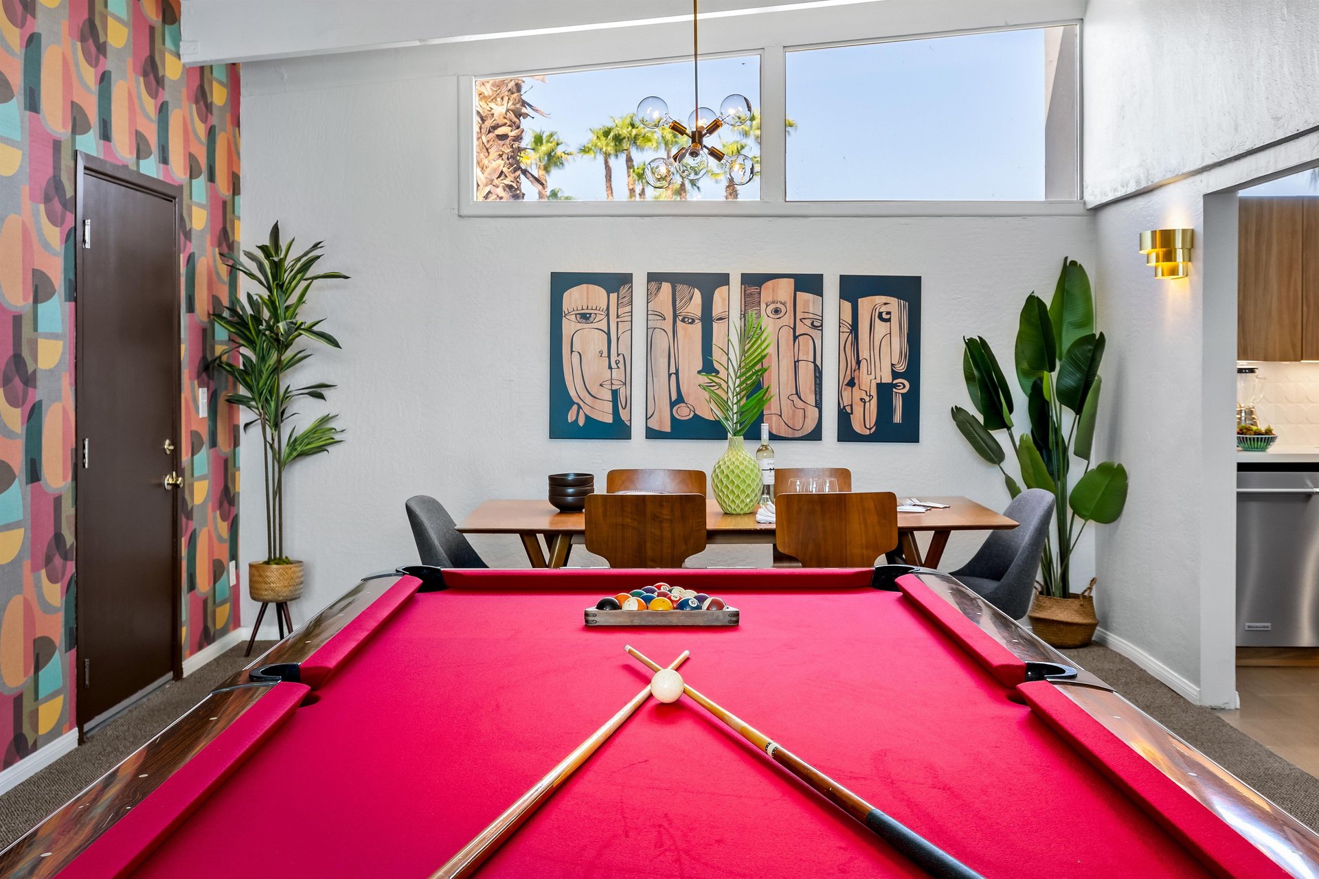 Plat a game of pool
