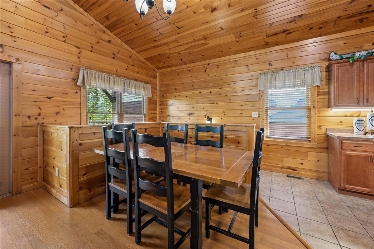 08Dining Room