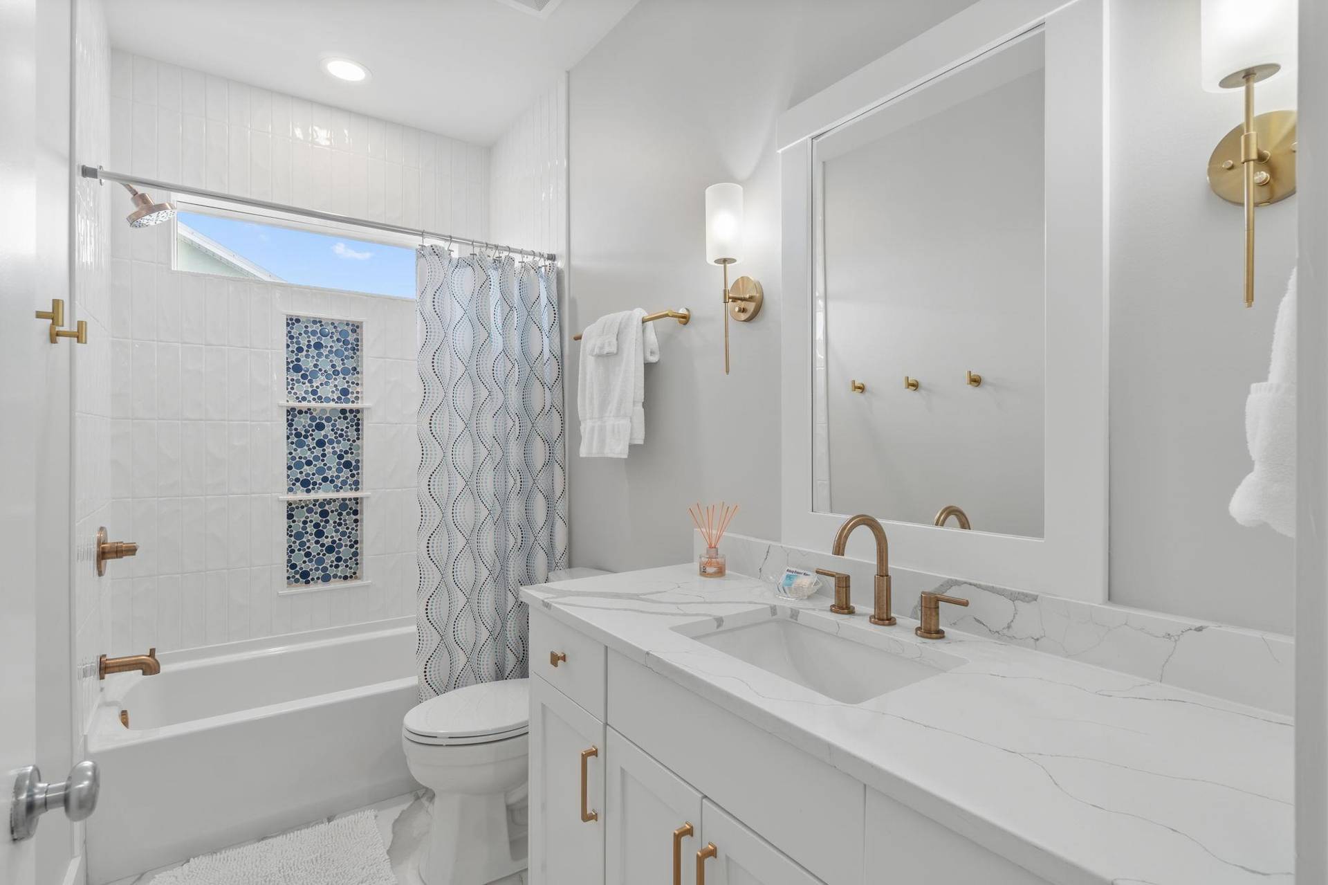 Guest Bathroom 2
