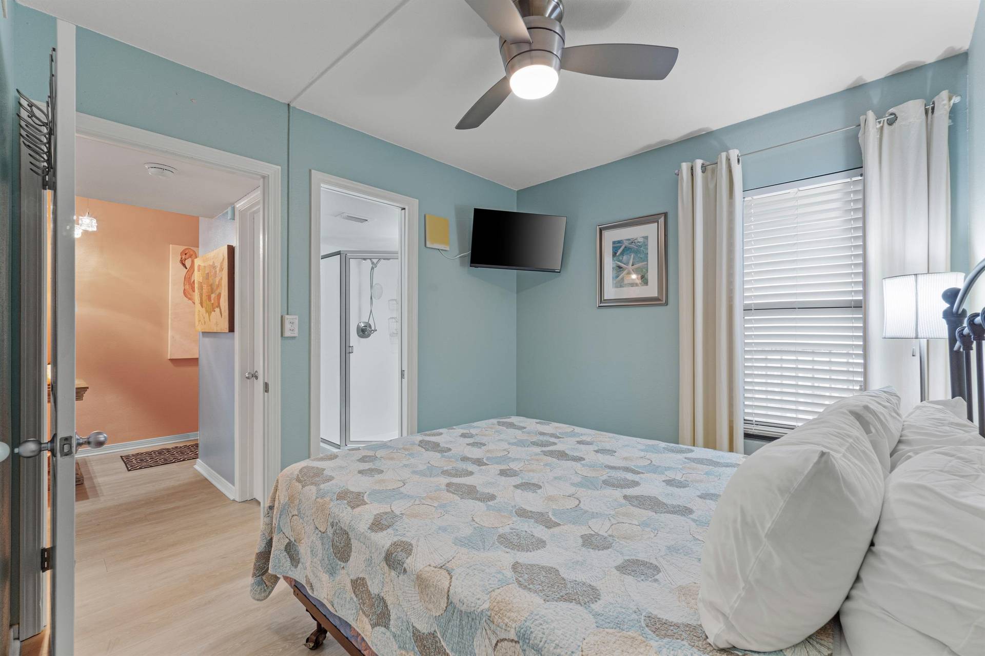Guest Bedroom 1 Queen