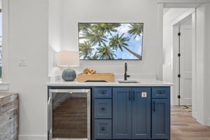 Entryway Wet Bar, 1st Floor