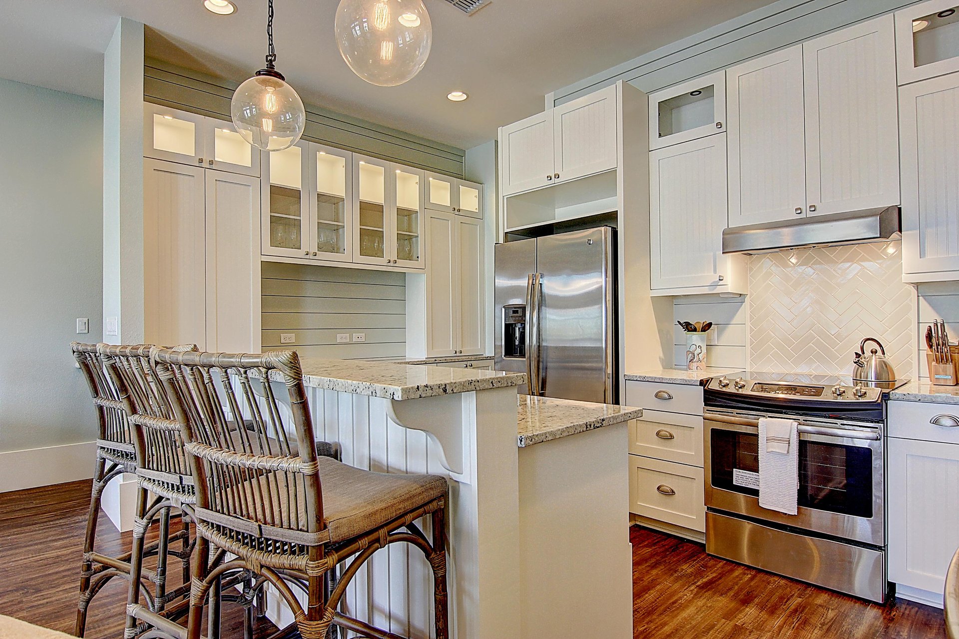 Breakfast Bar  Kitchen, 1st Floor