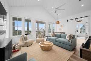 2nd Floor, Living Room