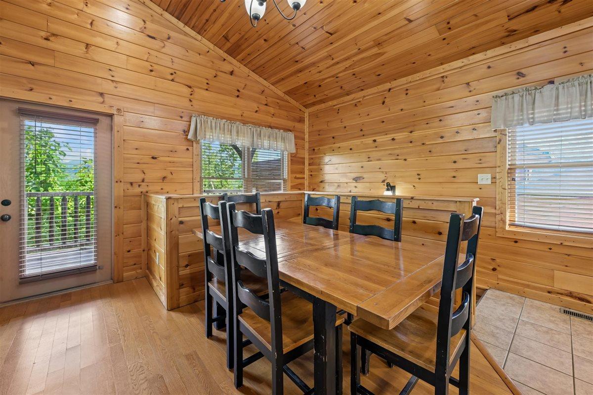 09Dining Room