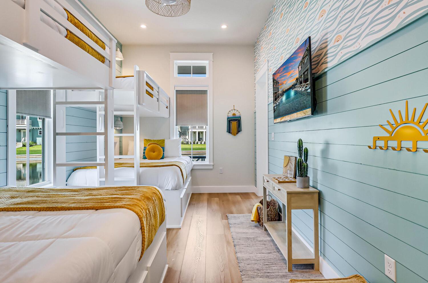 Bunk Room wTwo TwinQueen, 1st Floor