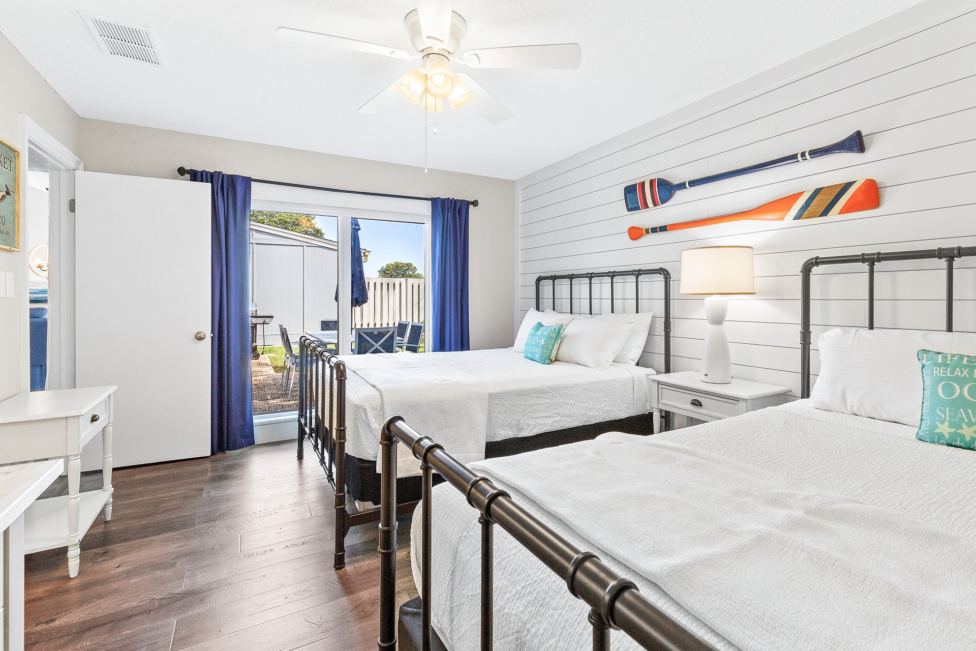 Sunny Destination 17