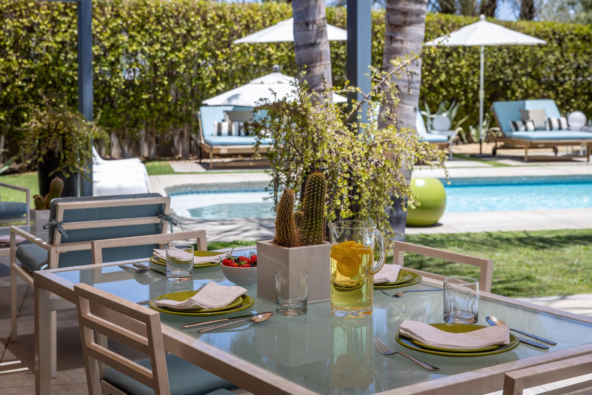 Al fresco dining