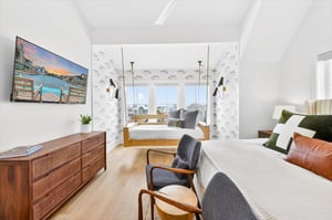 King Bedroom with Twin Bed Swing, 3rd Floor