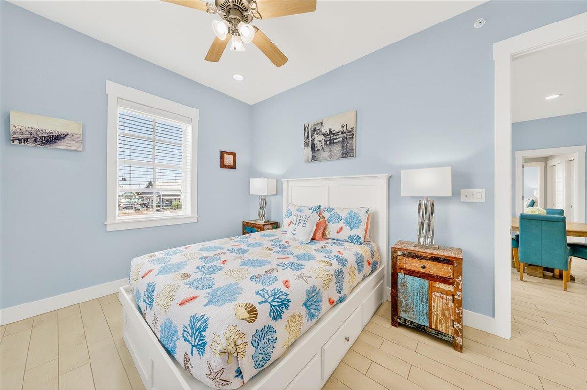 1st Floor, Queen Bedroom
