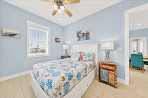 1st Floor, Queen Bedroom