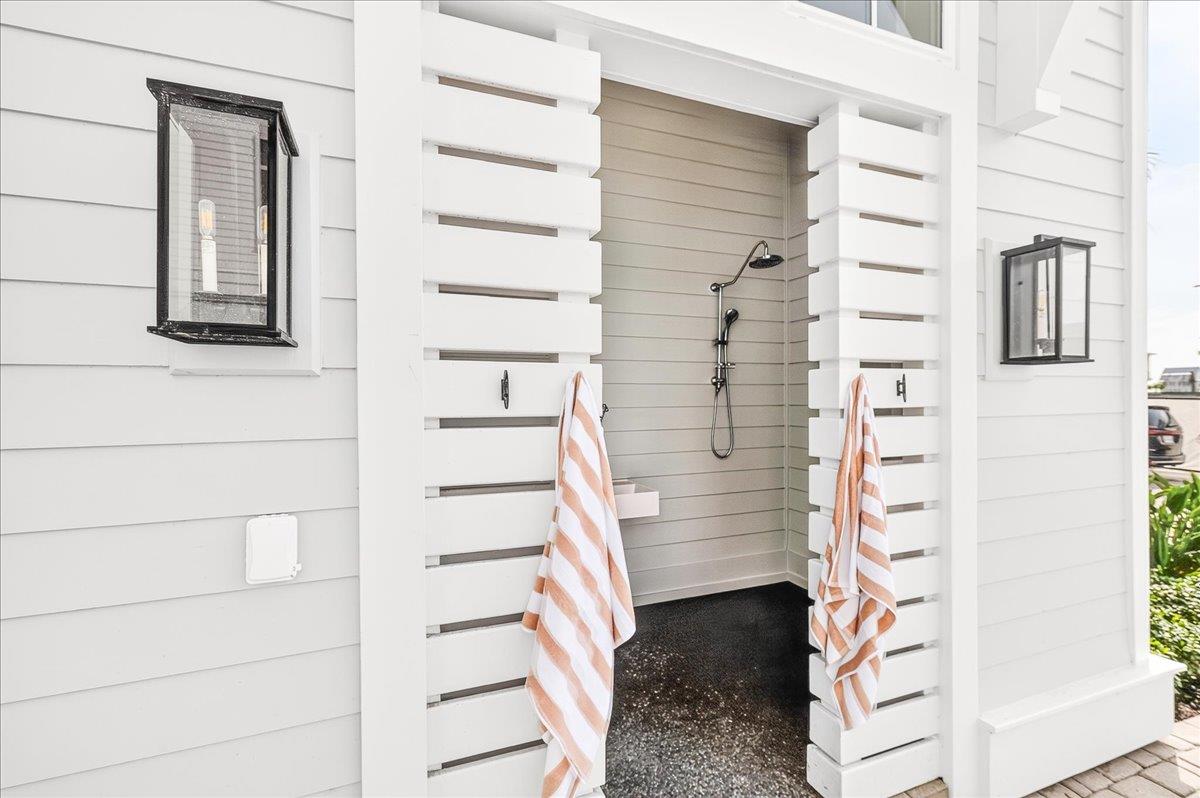 1st Floor, Outdoor Shower