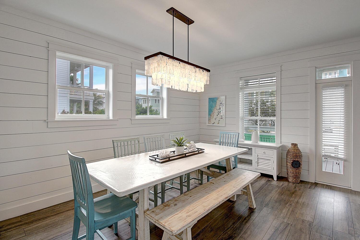 1st Floor Dining Area