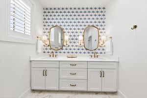 Third King Bathroom, 3rd Floor